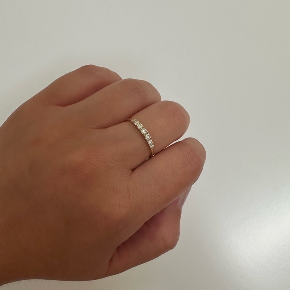 14k Yellow Gold Graduated Diamond Ring - size 7 - Picture 3 of 6